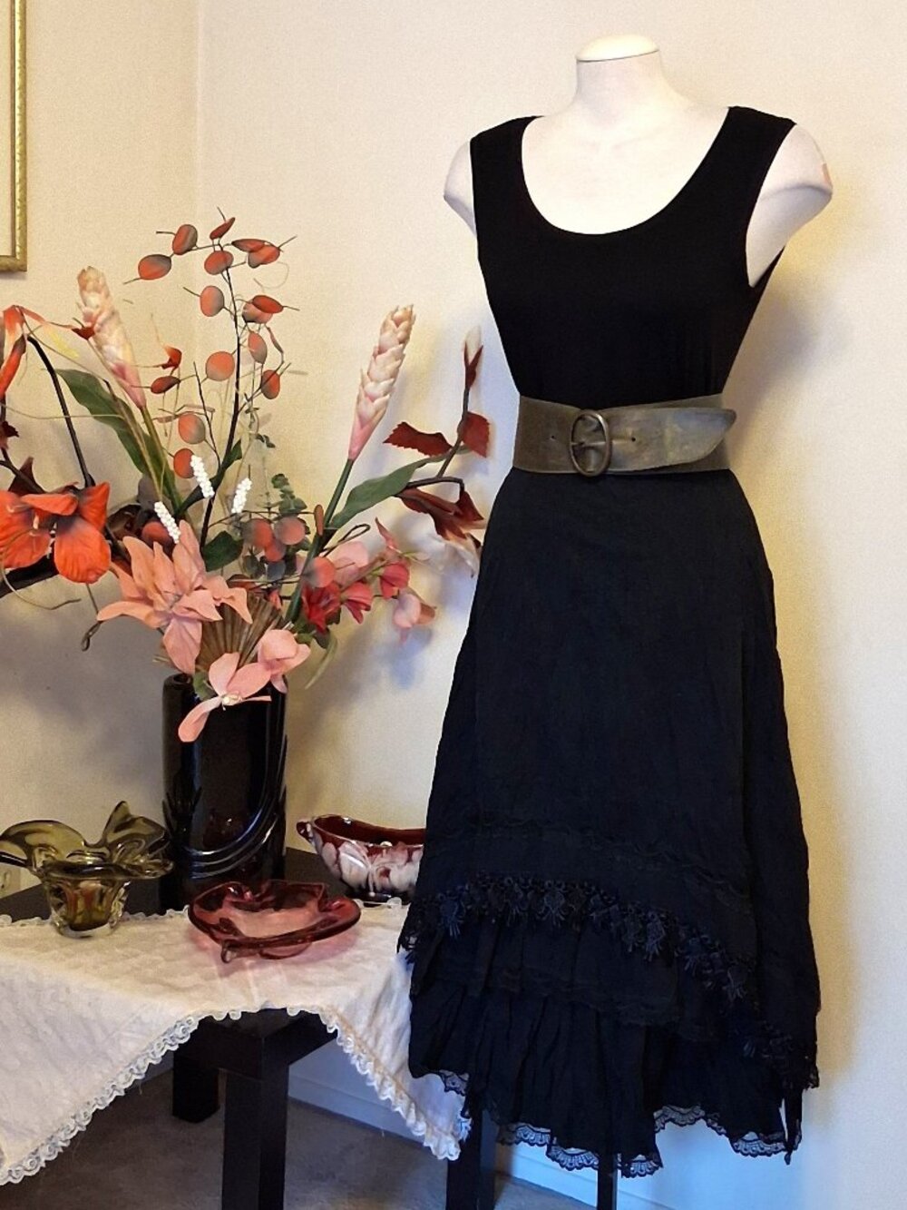 New Unique Lace Design High Quality Black Ruffle Tiered Lined Midi Skirt 12